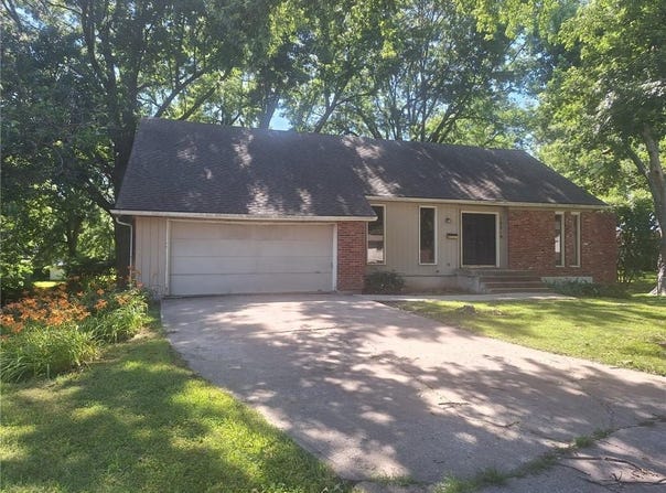 12519 E 41st Terrace S, Independence, MO 64055
