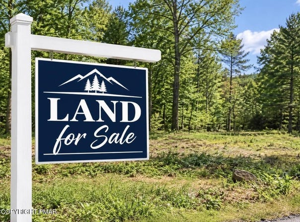 George Dr 10, Blakeslee, PA 18610