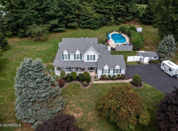 8 Long Acre Drive, Cream Ridge, NJ 08514