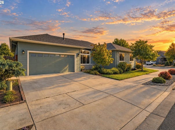 988 HAMILTON St, Springfield, OR 97477