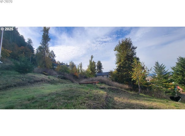 1 Queens Ave, Creswell, OR 97426