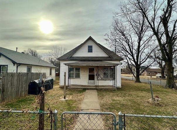 323 W 3rd Street, Watonga, OK 73772