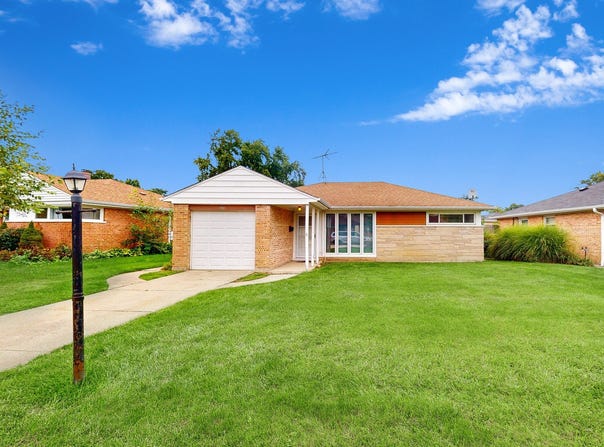 1161 W Grant Drive, Des Plaines, IL 60016