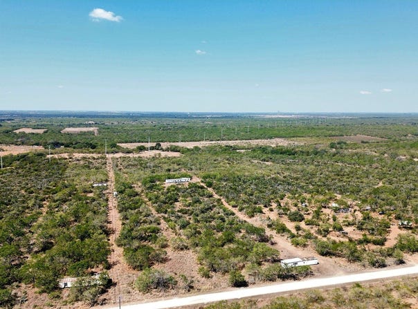 7365 Leal Rd, Pleasanton, TX 78064