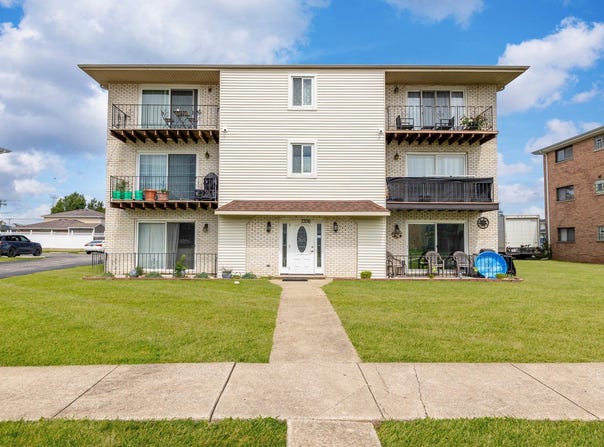 7336 W 85TH Place, Bridgeview, IL 60455