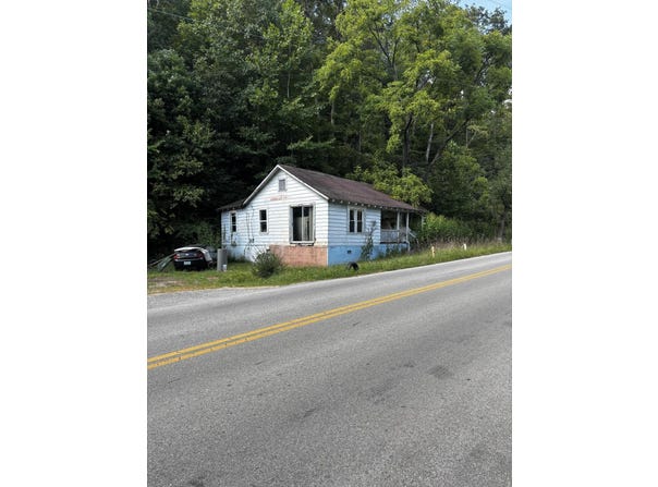 910 KY-466, Bevinsville, KY 41606