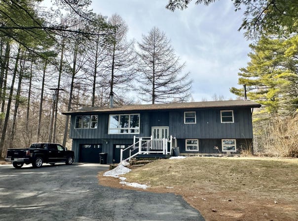 35 Knob Hill Road, Peru, NY 12972