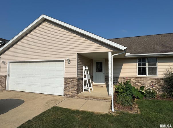 12 THOMAS Court, Mackinaw, IL 61755