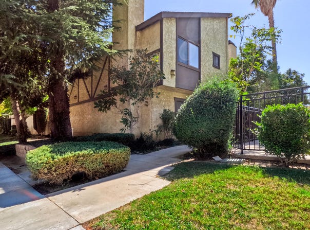 1328 W Avenue J4, Lancaster, CA 93534