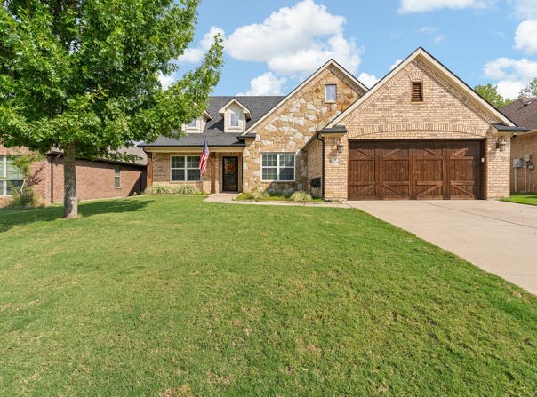 3137 Shoreline Drive, Burleson, TX 76028
