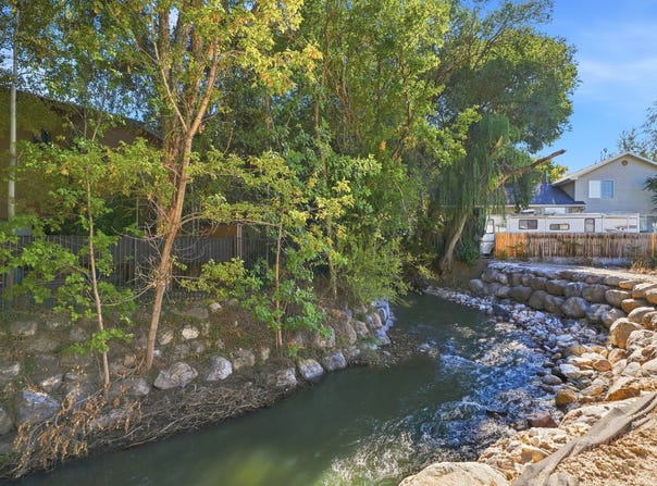 657 E SPRUCE GLEN Rd S, Murray, UT 84107