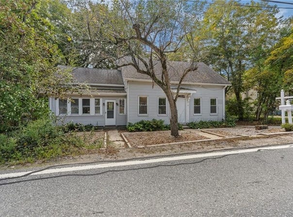 2 Plainfield Pike, Foster, RI 02825