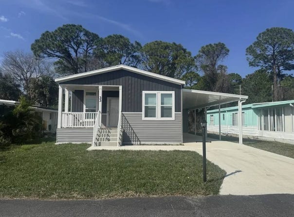 33 Camino Real Dr, Edgewater, FL 32132
