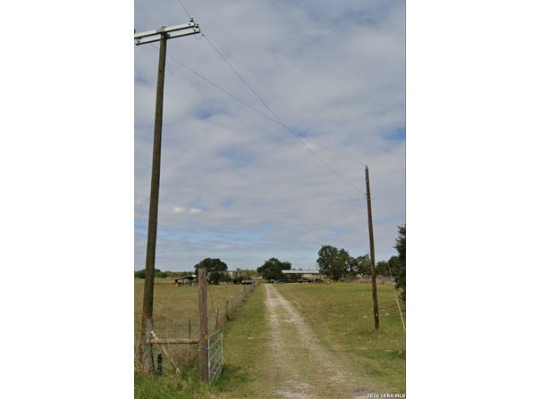 5615 fm 462, Moore, TX 78057