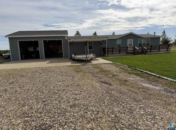416 Captains Cove Pl, Pierre, SD 57501