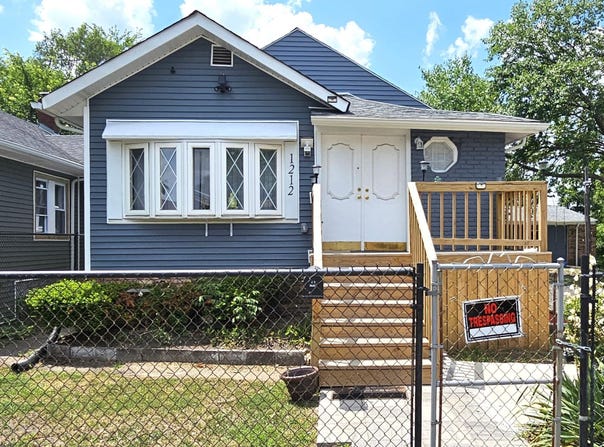 1212 W Taft Street, Gary, IN 46404
