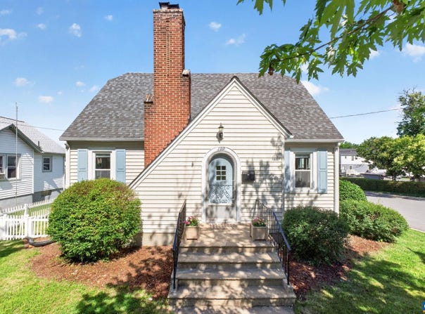 199 N BATH AVE, WAYNESBORO, VA 22980