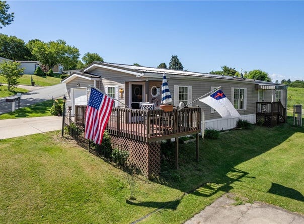 404 Blue Jay Ln, Apollo, PA 15613