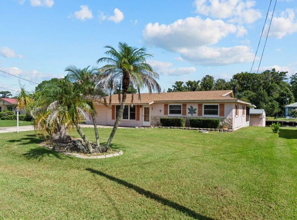1630 Paradise Lane, Astor, FL 32102