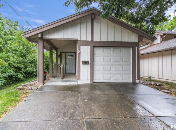 16 Whisperglen Lane, Springfield, IL 62704