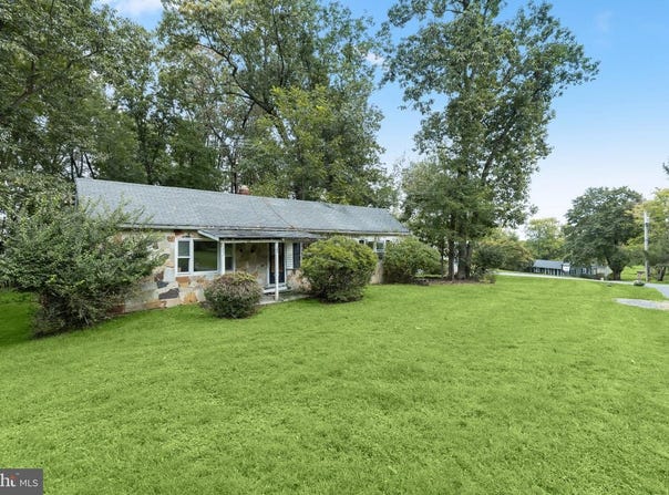 6948 HOLLENBERRY RD, SYKESVILLE, MD 21784