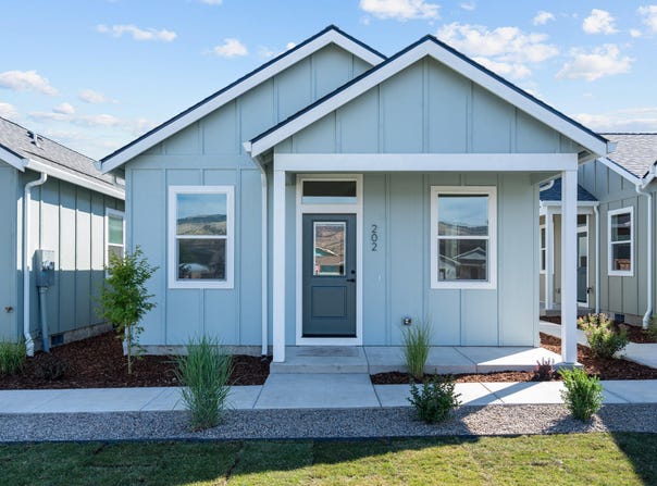 202 Gangnes Drive, Talent, OR 97540