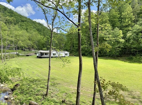 3054 POLLS CREEK RD, Smilax, KY 41764