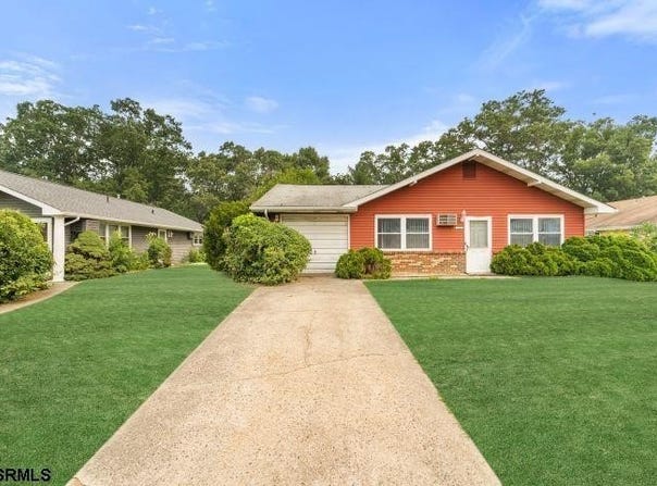 160 Elmtowne Blvd, Hammonton, NJ 08037