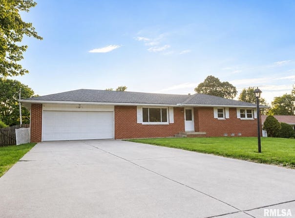 405 DANIEL Parkway, Washington, IL 61571