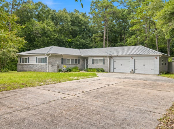 128 Pine Hill Drive, DeFuniak Springs, FL 32433
