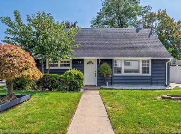 27 Park Lane, Bethpage, NY 11714