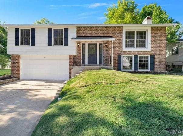 392 Genoa Drive, Ballwin, MO 63021