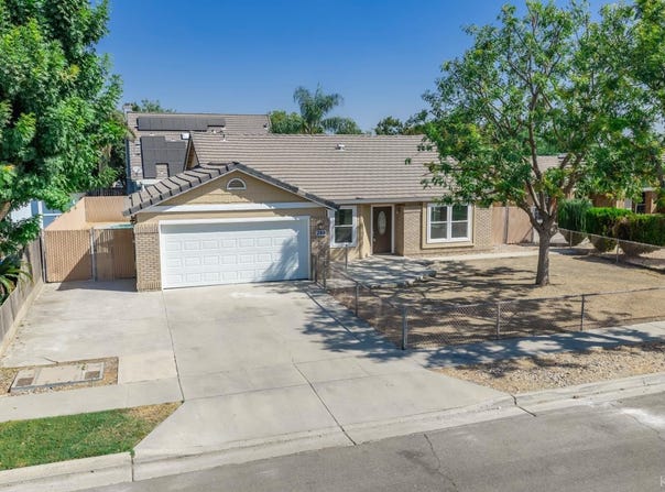 280 Greystone Court, Lemoore, CA 93245