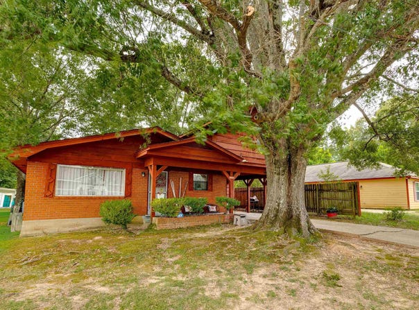 910 LARCHE LANE, Bastrop, LA 71220