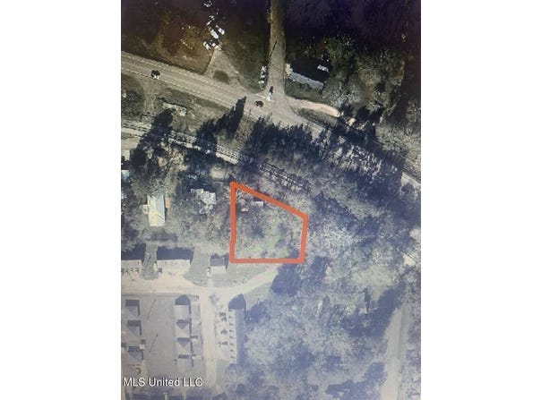 600 NW Goodwater Road, Magee, MS 39111
