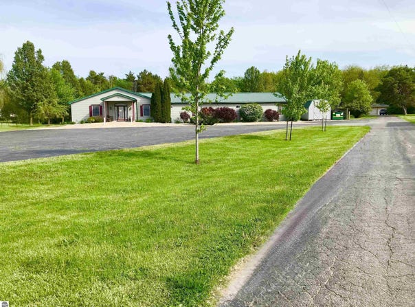 702 & 700 E Remus Road, Mt Pleasant, MI 48858