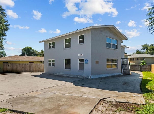 1229 FRANKLIN Circle SE, CLEARWATER, FL 33756