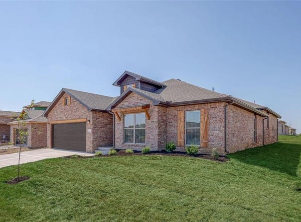 18505 W 195th Terrace, Spring Hill, KS 66083