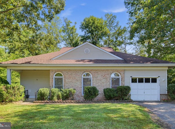 19105 WAYNE Drive, TRIANGLE, VA 22172