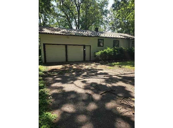 9004 E 55th Street, Raytown, MO 64133