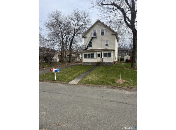 295 Chamberlain Highway, Meriden, CT 06451