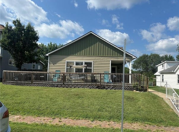2425 Olive Street, St Joseph, MO 64507