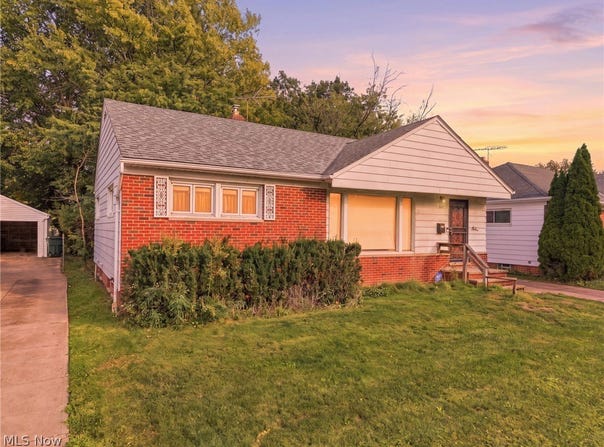 819 E 261st Street, Euclid, OH 44132
