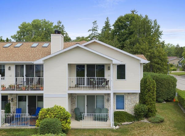 867 S 16th Ct, Sturgeon Bay, WI 54235