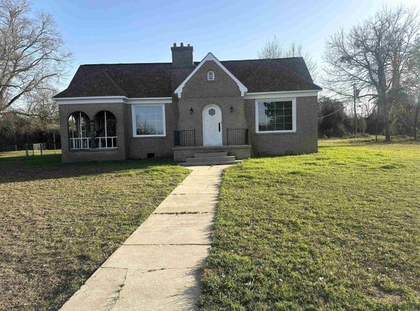 1406 E Main St., Atlanta, TX 75551
