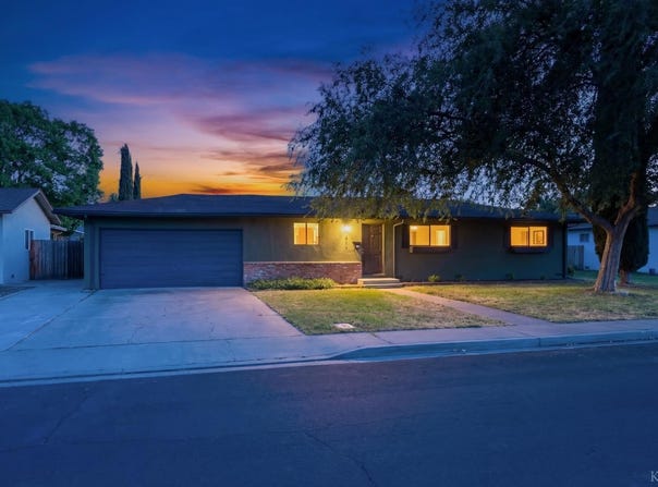 161 W Spring Lane, Lemoore, CA 93245