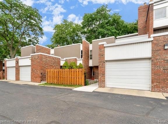 2063 Hyde Park, Detroit, MI 48207