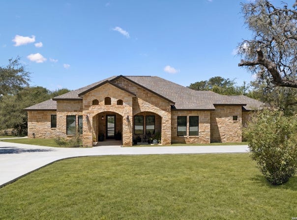 879 LATIGO BLVD, Pipe Creek, TX 78063