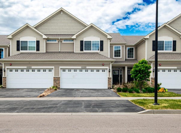 2049 S Stuttle Rd, Batavia, IL 60510