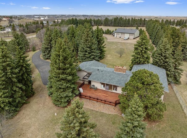 1321 SE 15th St., Minot, ND 58701